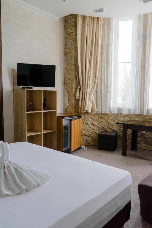 Двухместный (Бюджетный двухместный номер с 1 двуспальной кроватью, вид на город) отеля Регина, Курганинск