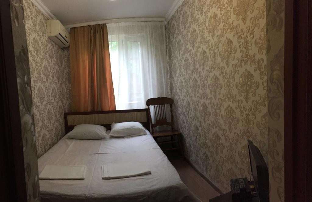 Двухместный (Небольшой двухместный номер с 1 кроватью) гостевого дома Зарина, Кущёвская