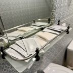 Четырехместный, Гостиница Вишневый сад
