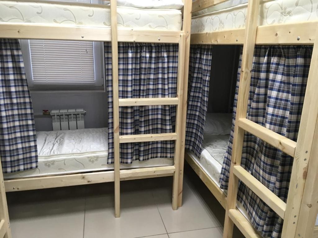 Номер (Кровать в общем 6-местном номере для мужчин и женщин) хостела 100 друзей на Комсомольской, Уфа
