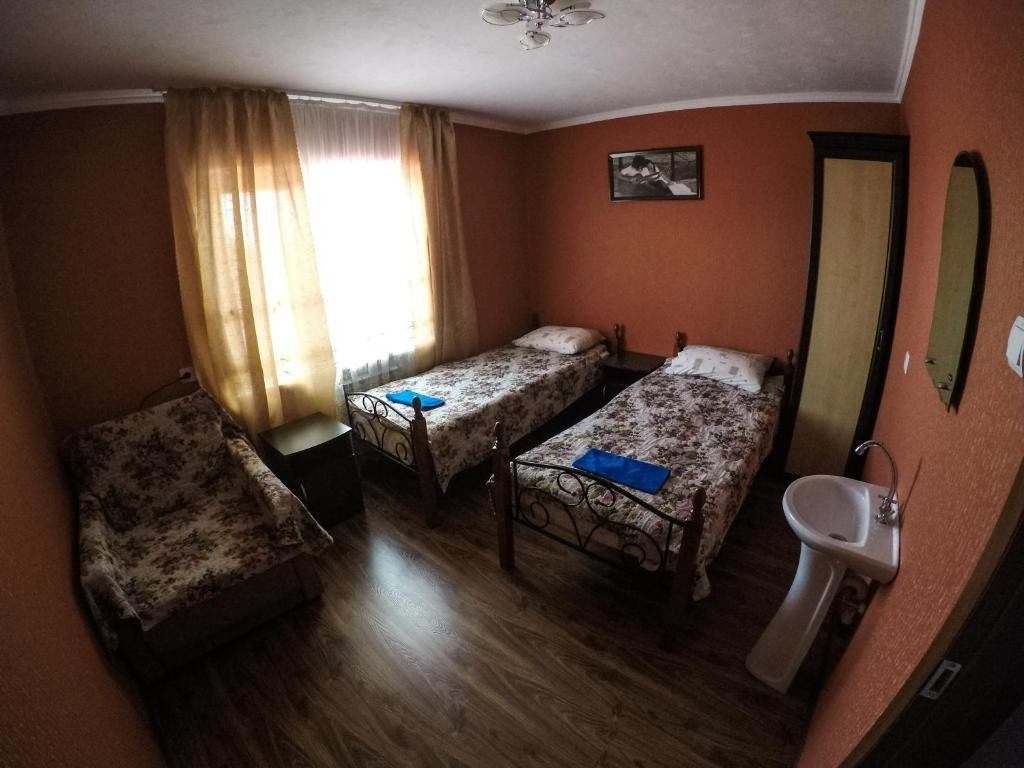 Двухместный (Двухместный номер Делюкс с 2 отдельными кроватями) хостела Беркут, Тульский