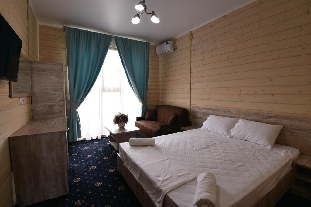 Четырехместный (Четырехместный номер «Комфорт») отеля Yalta Hotel, Темрюк