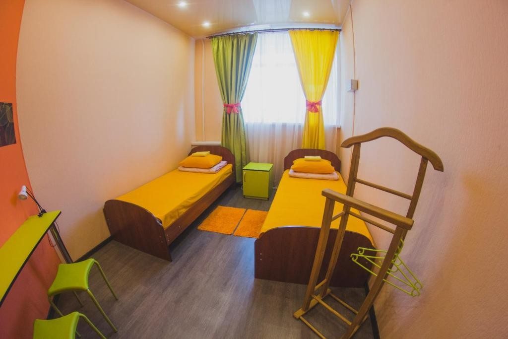 Номер (Односпальная кровать в общем номере с 2 кроватями) хостела 7 комнат, Пермь