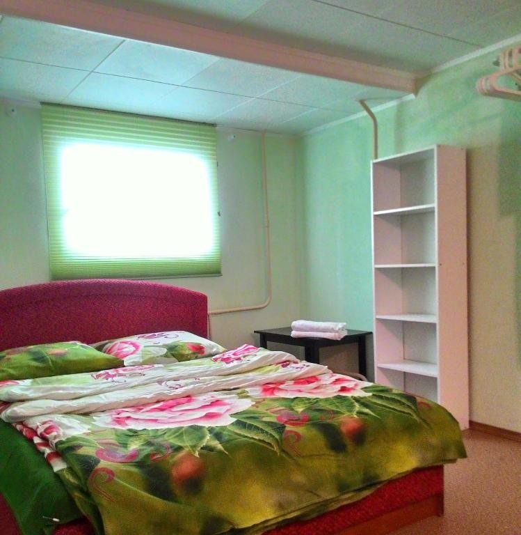 Двухместный (Двухместный номер с 1 кроватью и общей ванной комнатой) хостела Конфетти, Петрозаводск