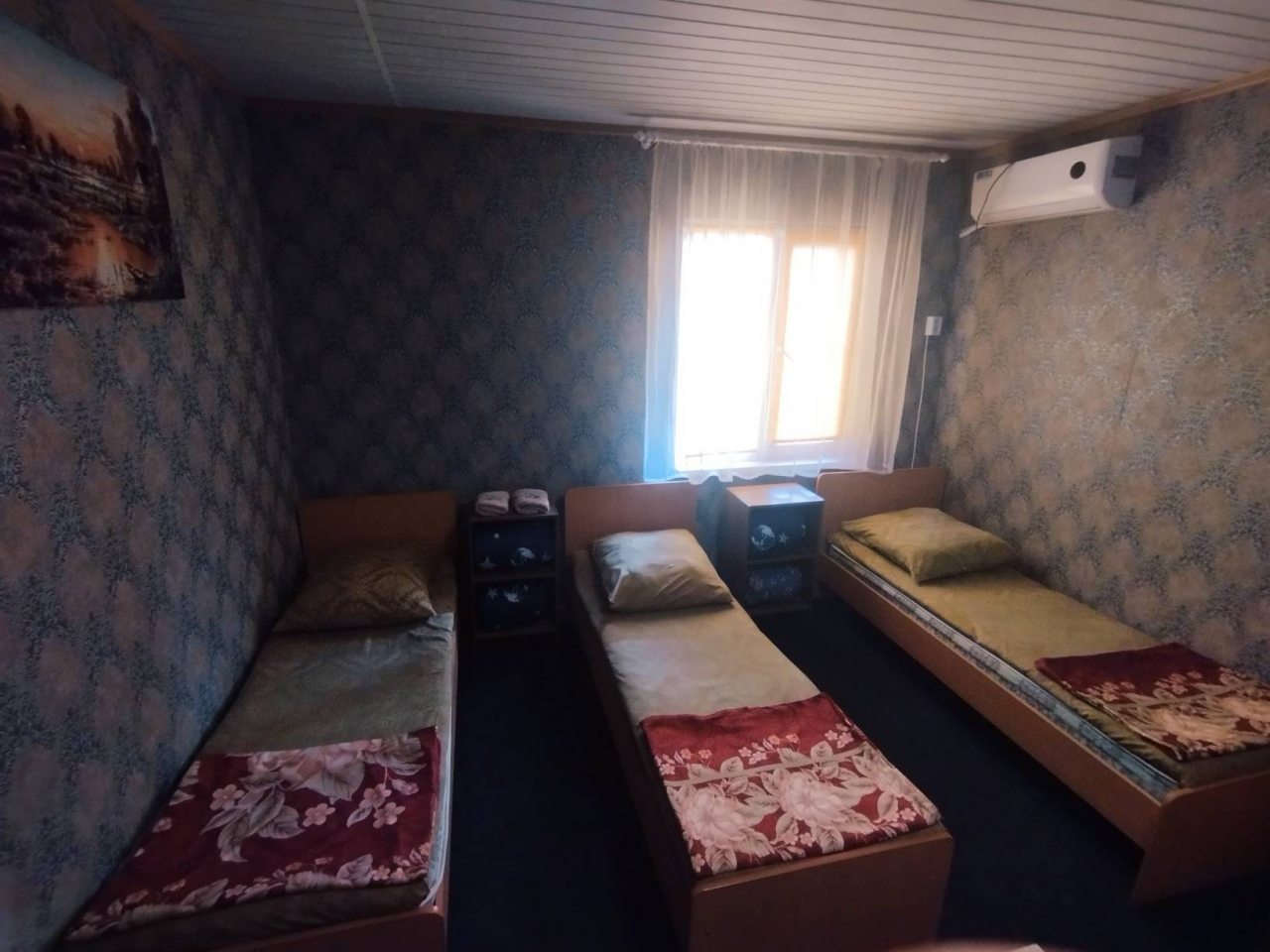 Трёхместный и более (Кровать в общем номере) гостевого дома Онегин, Миллерово