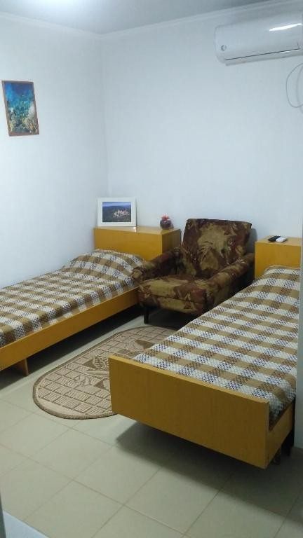Двухместный (Двухместный номер с 2 отдельными кроватями и ванной комнатой) гостевого дома Комсомольский переулок, Сенной