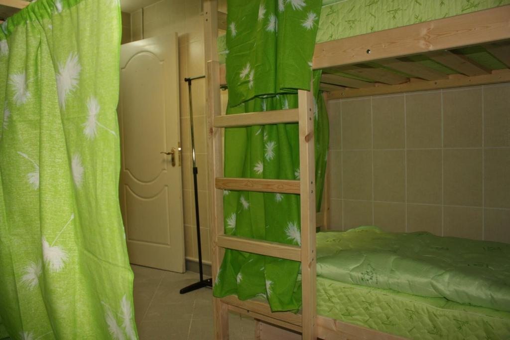 Шестиместный (Кровать в общем 6-местном номере для мужчин и женщин) хостела Лен ИНН Люкс, Москва