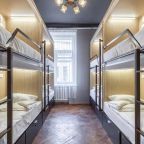 Женская комната с капсулами в хостеле 5 Небо