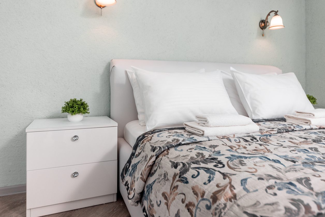Комфортная двуспальная кровать
