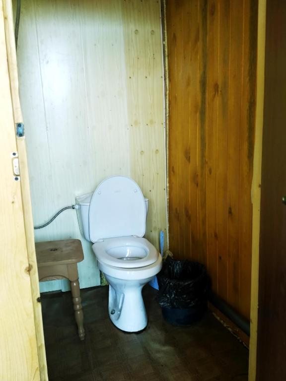 Двухместный (Бюджетный двухместный номер с 2 отдельными кроватями) гостевого дома Комфорт румс на Байкале, Сарма