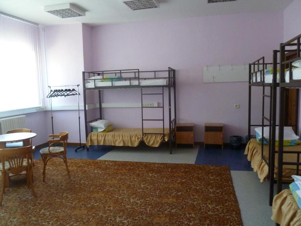 Номер (Спальное место на двухъярусной кровати в общем номере для мужчин и женщин) хостела Hostel 85, Гродно
