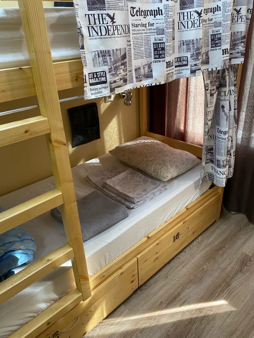 Шестиместный (Спальное место на двухъярусной кровати в общем номере для мужчин) хостела Дрим Хаус, Рязань