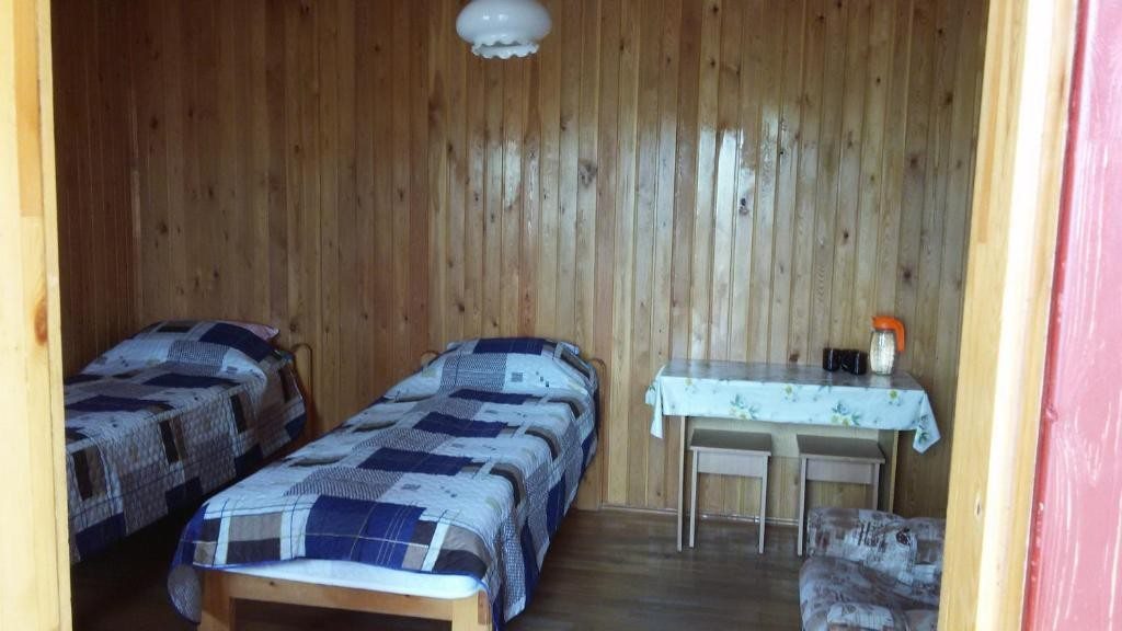 Двухместный (Двухместный номер с 2 отдельными кроватями и видом на озеро) гостевого дома Гагарин Хаус, Сахюрта