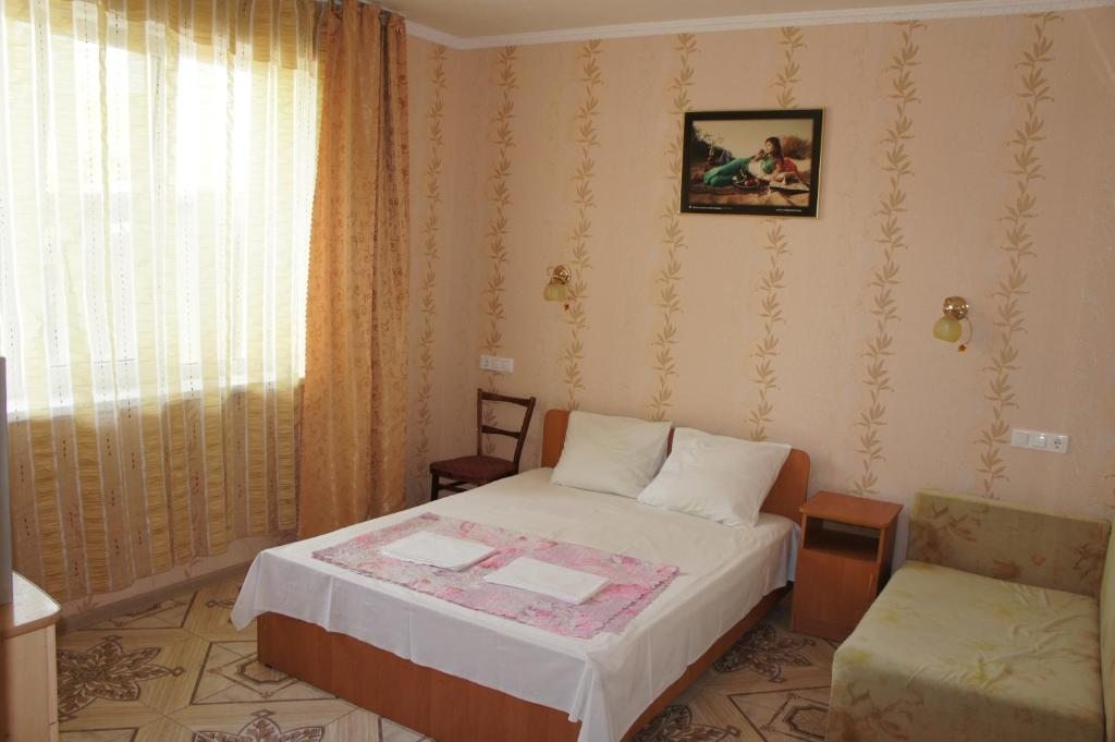 Трехместный (Трехместный номер с ванной) гостевого дома на улице Кати Соловьяновой 98, Анапа
