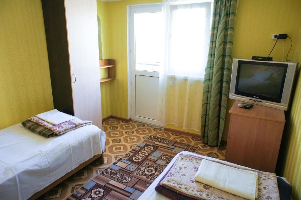Двухместный (Бюджетный двухместный номер с 2 отдельными кроватями) гостевого дома на улице Кати Соловьяновой 98, Анапа