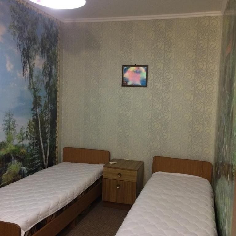 Двухместный (Двухместный номер с 2 отдельными кроватями и душем) гостевого дома Бирюза, Анапа