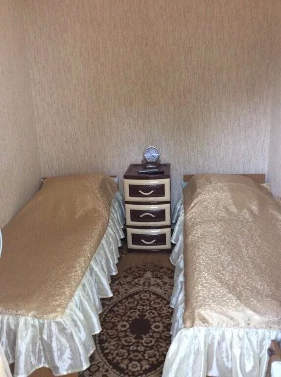 Двухместный (Двухместный номер с 2 отдельными кроватями и общей ванной комнатой) гостевого дома У Людмилы, Анапа