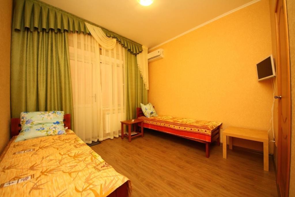 Двухместный (Двухместный номер с 1 кроватью или 2 отдельными кроватями и душем) гостевого дома на Тургенева 172a, Анапа