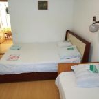 Трехместный (Трехместный номер эконом-класса с общей ванной комнатой), Гостевой дом На Новороссийской, д. 47