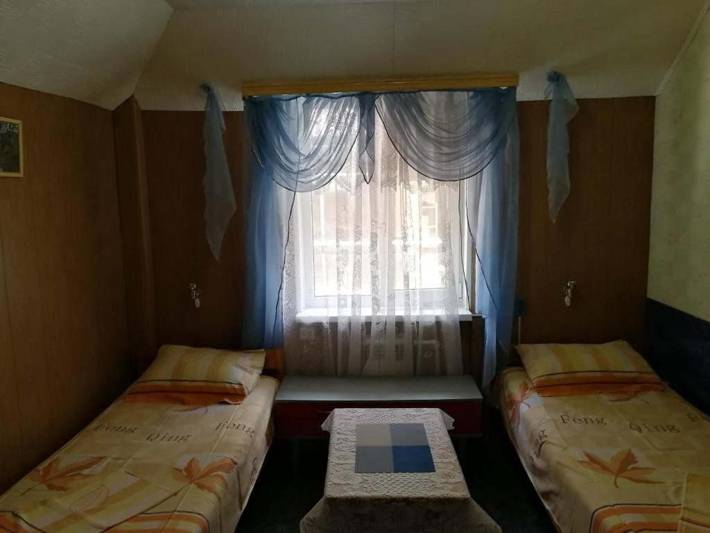 Двухместный (Двухместный номер с 2 отдельными кроватями и душем) гостевого дома Семейный, Анапа