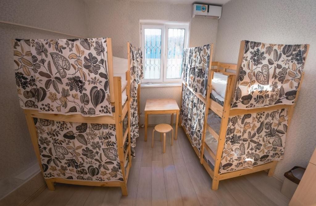 Номер (Кровать в общем 6-местном номере для мужчин и женщин) хостела Сударушка, Новороссийск
