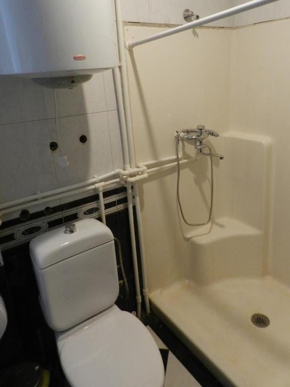 Двухместный (Двухместный номер с 1 кроватью и собственной ванной комнатой) хостела 1 Stop Hostel, Тбилиси