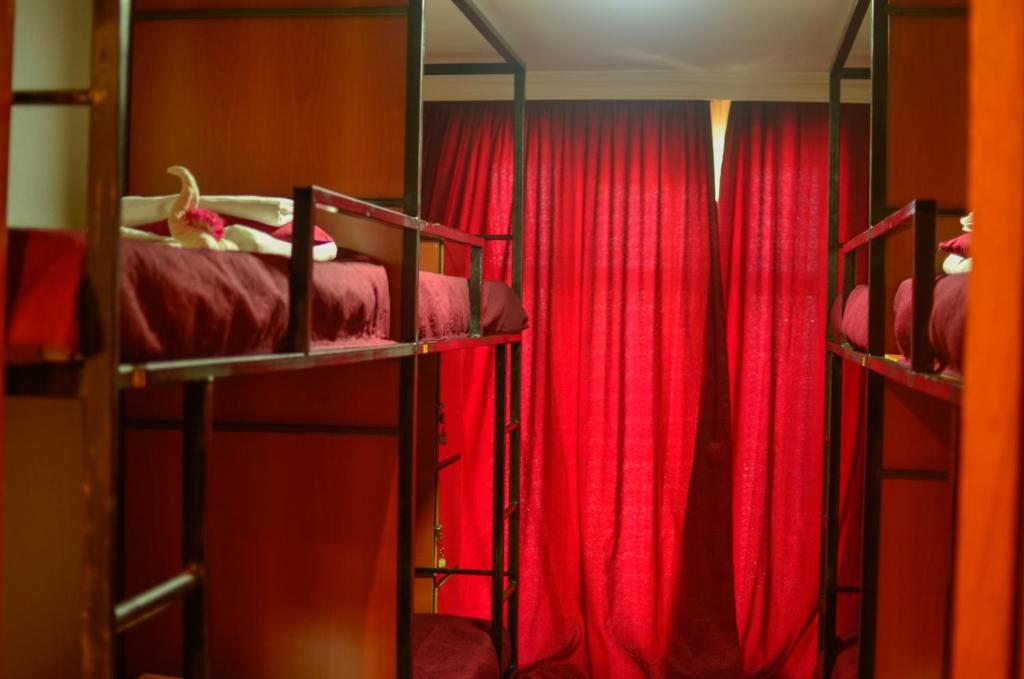 Номер (Кровать в общем номере для мужчин) хостела Black Sea Hostel, Батуми