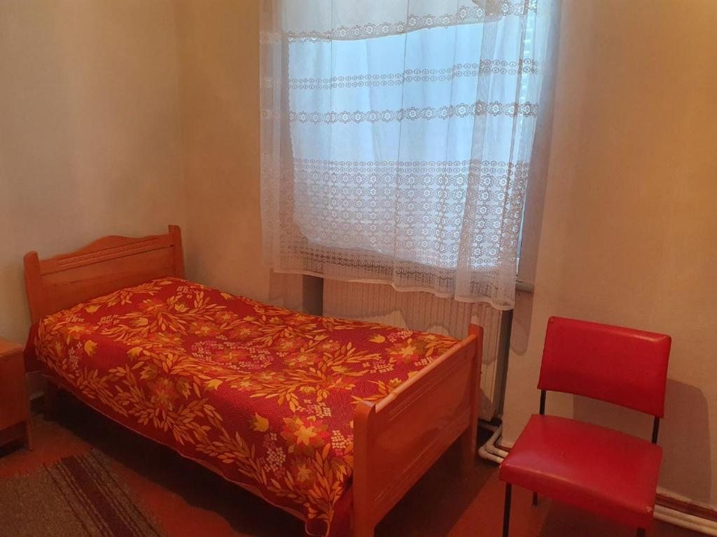 Двухместный (Двухместный номер с 2 отдельными кроватями и ванной комнатой) хостела Firuza Hostel, Боржоми
