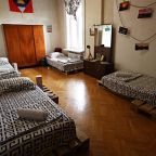 Номер (Кровать в общем 4-местном номере для мужчин и женщин), Dingo Backpackers Hostel