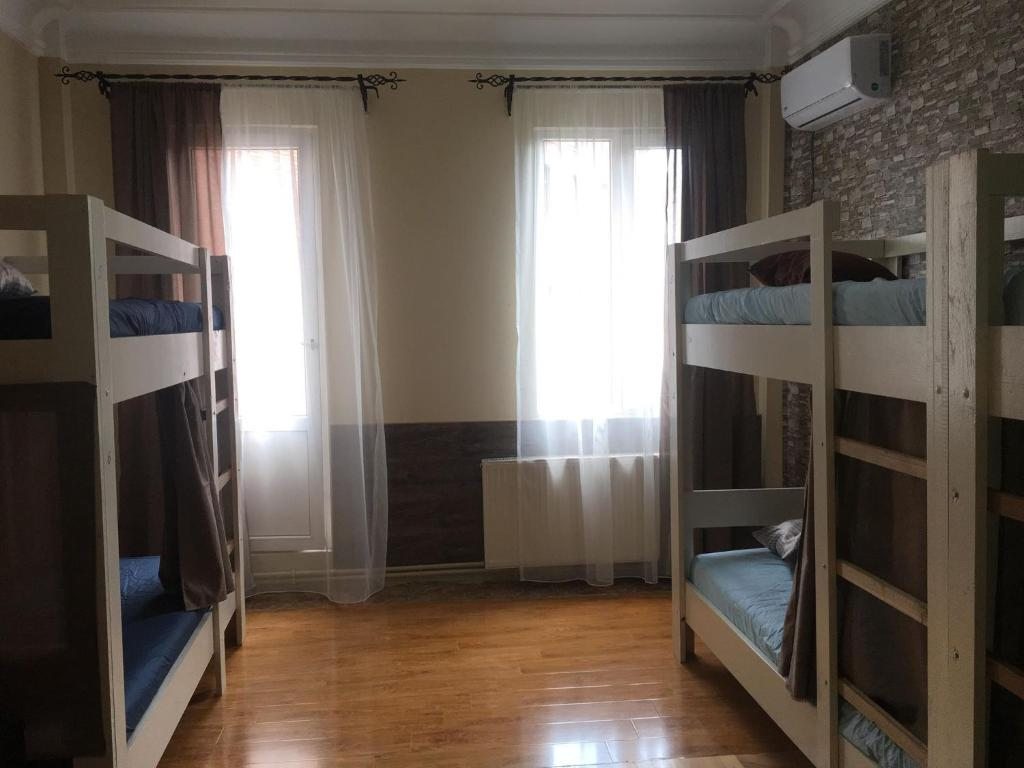Номер (Спальное место на двухъярусной кровати в общем номере для женщин) хостела Porto Livre, Батуми