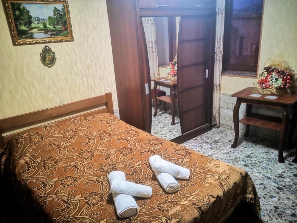 Двухместный (Двухместный номер с 1 кроватью, вид на сад) хостела Hostel Sadu Kutaisi, Кутаиси