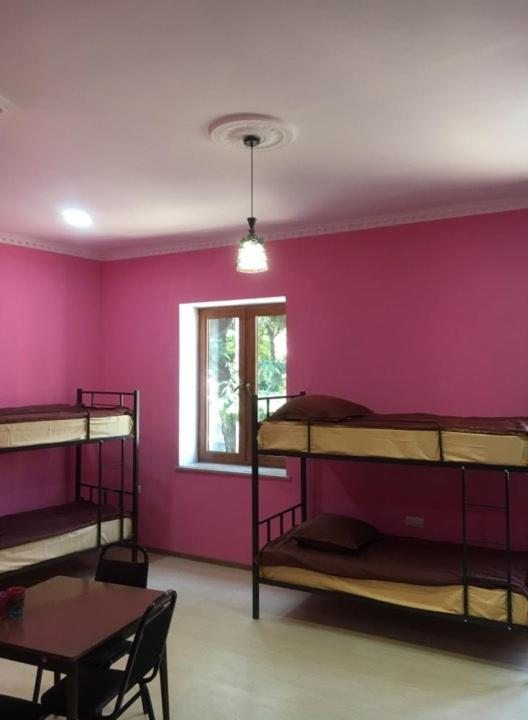 Номер (Спальное место на двухъярусной кровати в общем номере для мужчин и женщин) хостела Kutaisi Top Home, Кутаиси