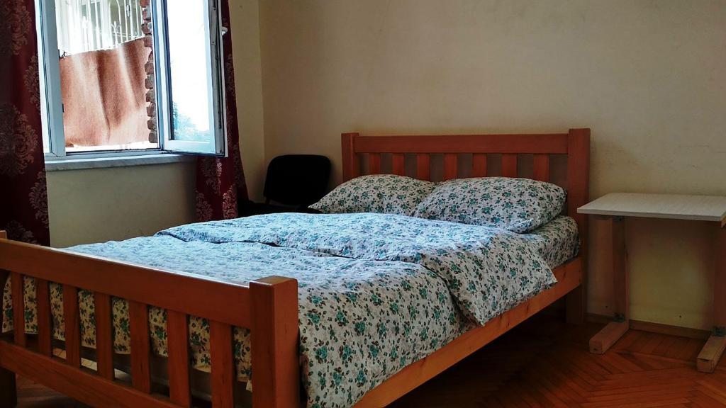 Двухместный (Двухместный номер с 1 кроватью и общей ванной комнатой) хостела Temi Hostel, Кутаиси