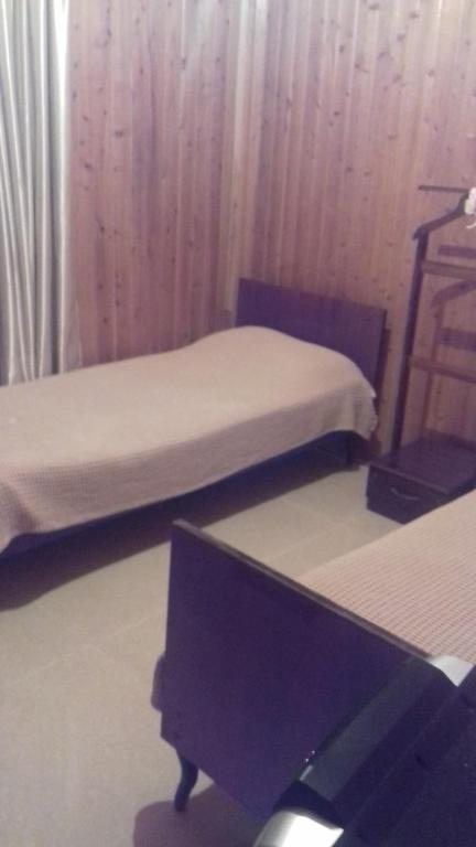Двухместный (Стандартный двухместный номер с 2 отдельными кроватями и общей ванной комнатой) гостевого дома Guest House on Dumbadze 40 A, Уреки