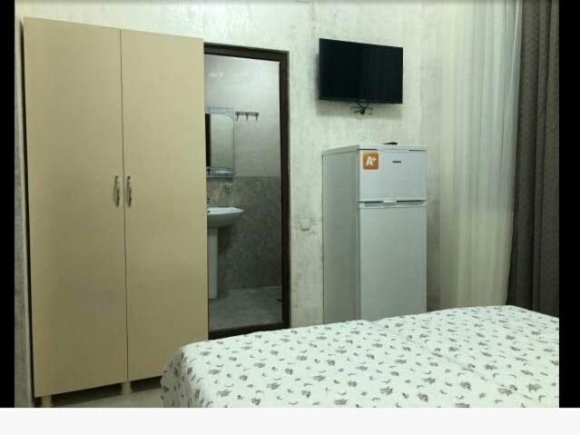 Двухместный (Двухместный номер с 2 отдельными кроватями и собственной ванной комнатой) гостевого дома Guest House on Dumbadze 40 A, Уреки