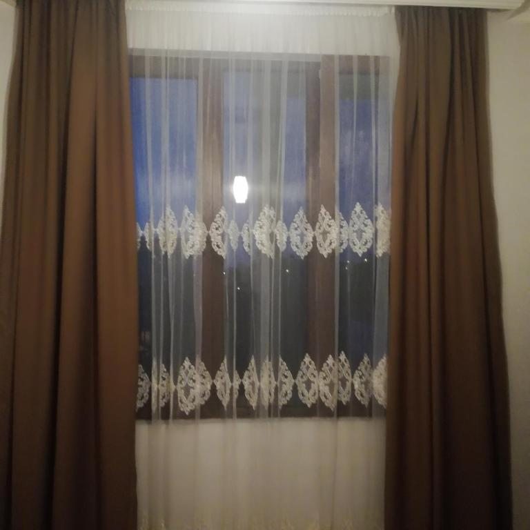 Трехместный (Трехместный номер «Комфорт» с душем) гостевого дома Guest House Irakli, Махинджаури