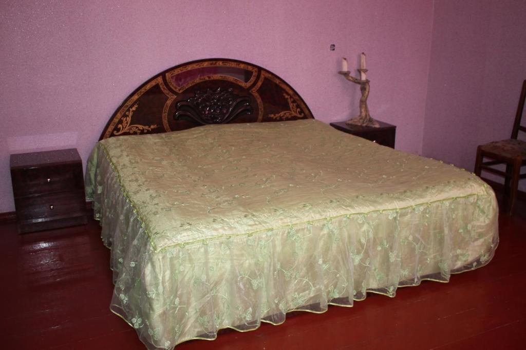 Трехместный (Трехместный номер с основными удобствами и общей ванной комнатой) гостевого дома Guest house Imedi, Вардзия