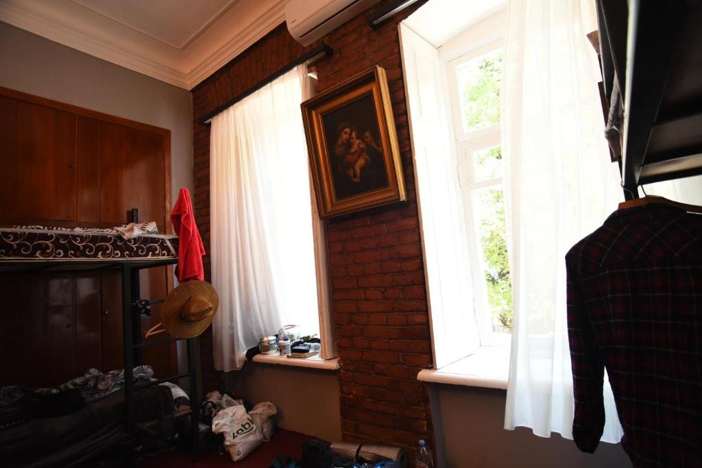 Номер (Спальное место на двухъярусной кровати в общем номере для мужчин и женщин) хостела Hostel 91, Тбилиси