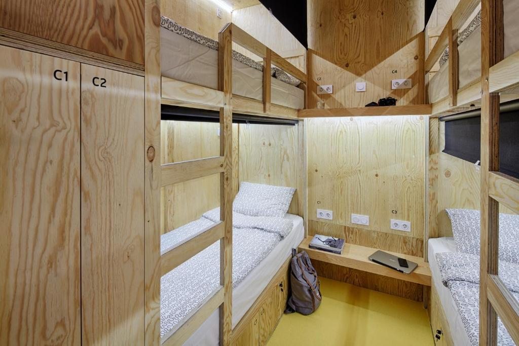 Четырехместный (Кровать в общем номере для женщин с 4 кроватями) хостела Твин Ситис Мельбурн, Санкт-Петербург