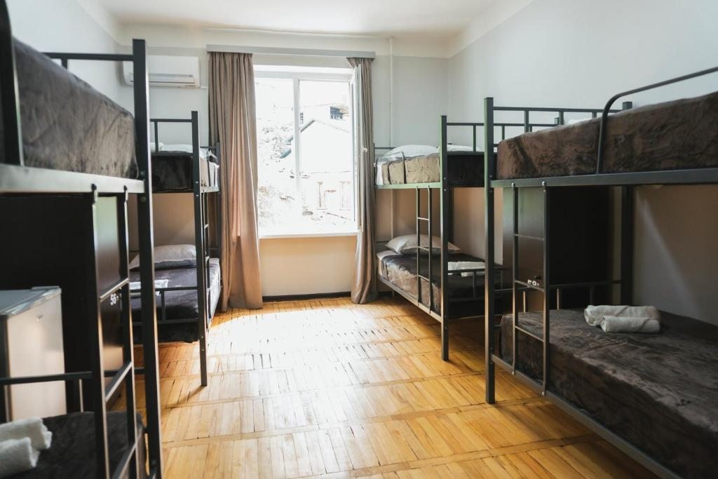 Номер (Спальное место на двухъярусной кровати в общем номере для женщин) хостела Laguna Inn, Тбилиси