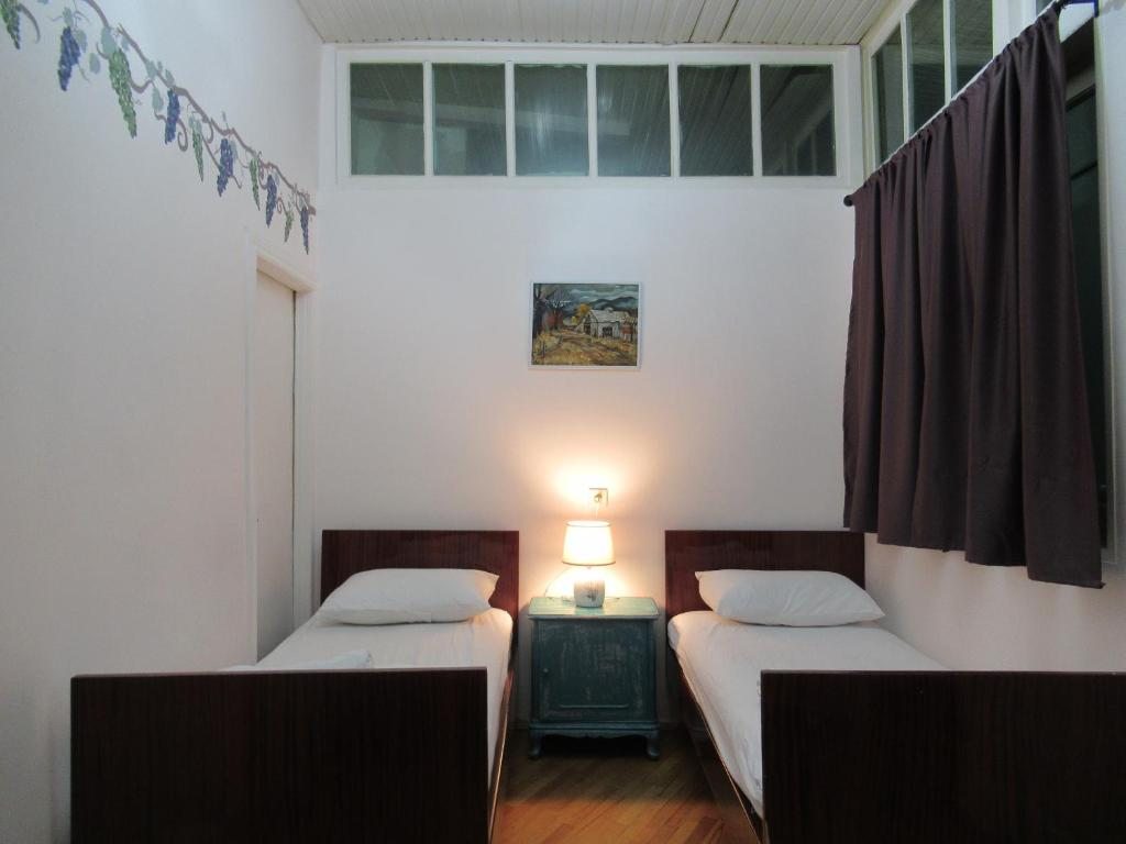 Двухместный (Двухместный номер с 1 кроватью или 2 отдельными кроватями) хостела Mark's Hostel, Тбилиси