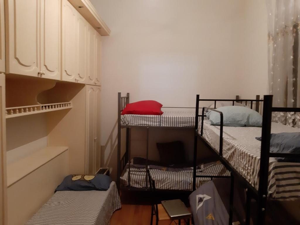 Номер (Кровать в общем номере для мужчин и женщин с 5 кроватями.) хостела O&A Hostel, Тбилиси