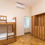 Номер (Односпальная кровать в общем номере с 6 кроватями), Pirosmani Hostel