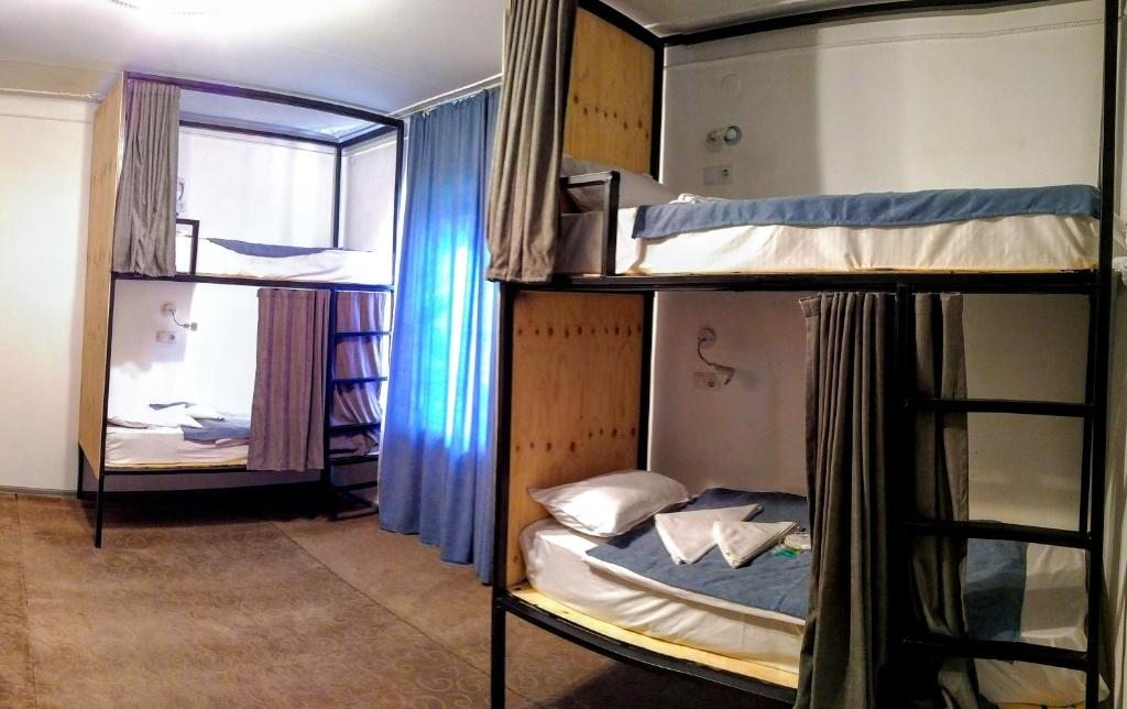 Номер (Спальное место на двухъярусной кровати в общем номере для мужчин и женщин) хостела President Blue, Тбилиси