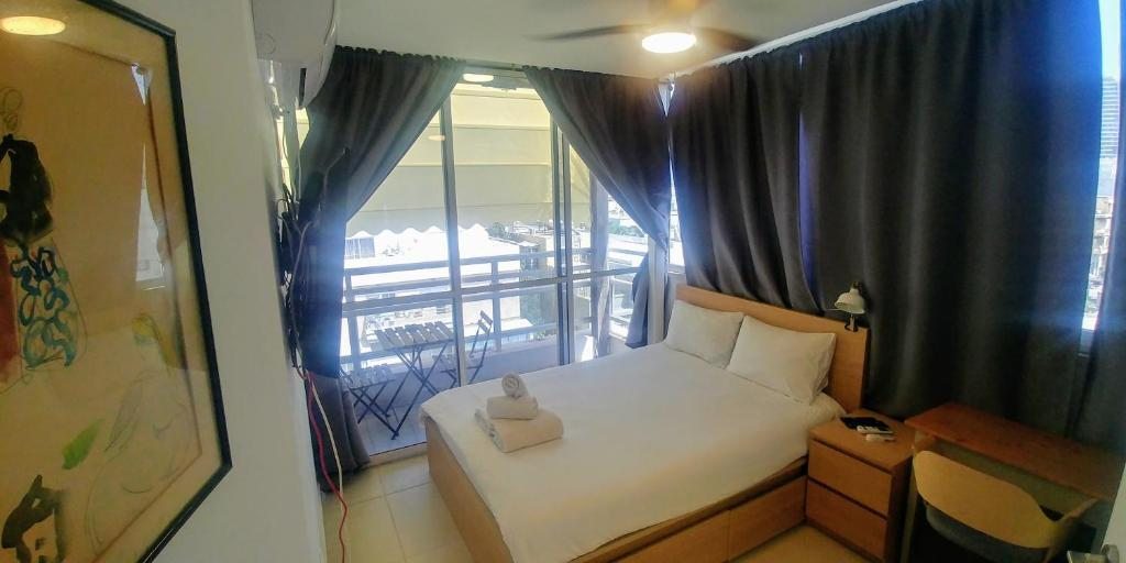 Двухместный (Двухместный номер Делюкс с 1 кроватью и балконом) хостела Dizengoff Penthouse, Тель-Авив