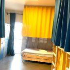 Номер (Кровать в общем 6-местном номере для мужчин и женщин), Pepo Hostel Tel Aviv