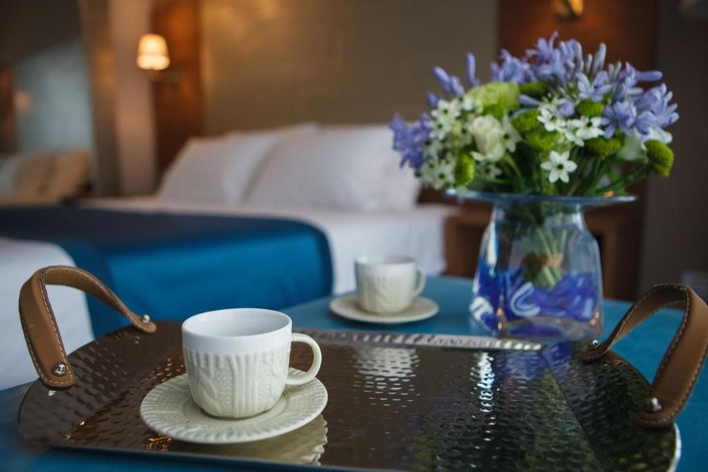 Двухместный (Улучшенный двухместный номер с 1 кроватью или 2 отдельными кроватями и боковым видом на море) отеля AZIMUT Отель Меди Терре Нетания
