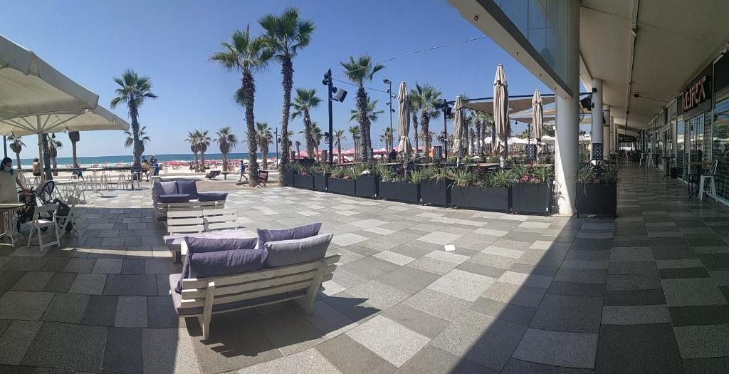 Апартаменты (Апартаменты с видом на море), Apart Hotel TLV/Bat Yam Beach Front 1207