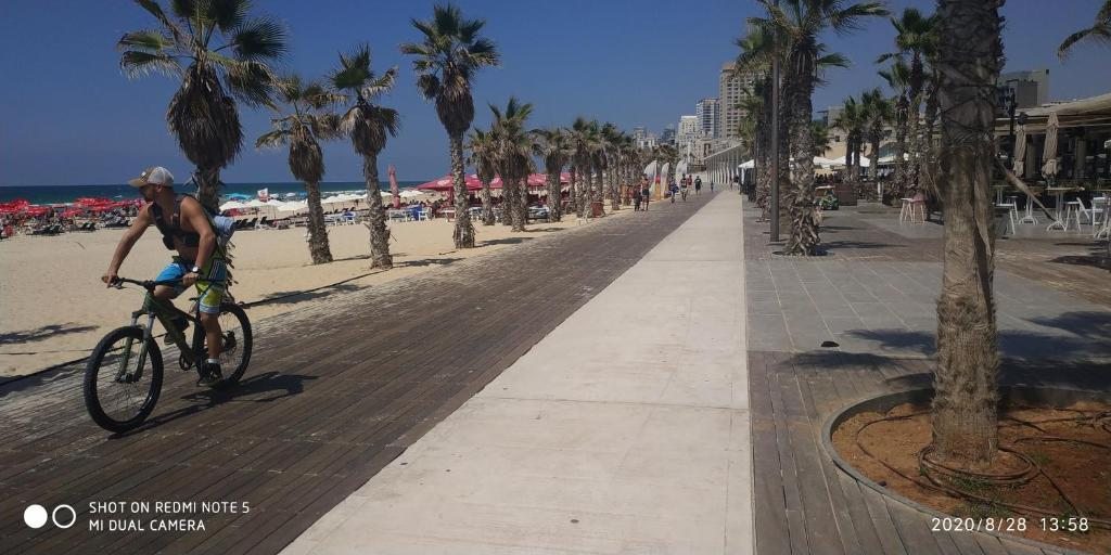 Апартаменты (Апартаменты с видом на море), Apart Hotel TLV/Bat Yam Beach Front 1207