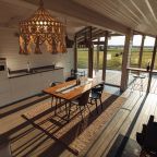 Коттедж (River House), Загородный отель Pine River